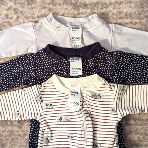 BABY BUNDLE - Small Newborn Footies - Picture 3 of 4